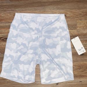 90 Degree by Reflex White Camo Biker Shorts w Pockets